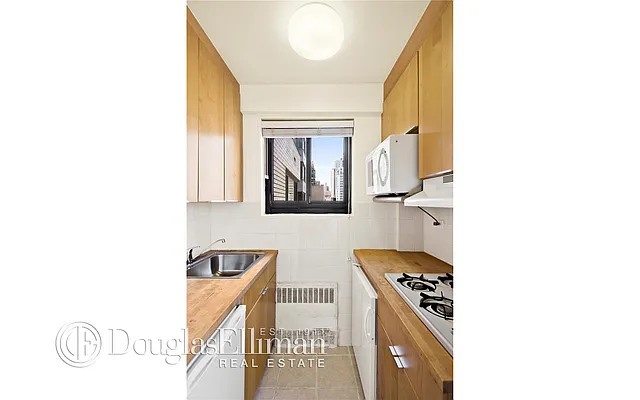 Sold by Douglas Elliman | media 8