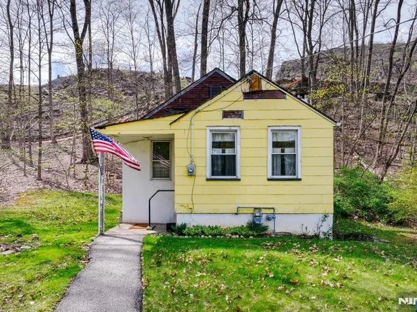 102 Greenwood Ave, Wanaque, NJ 07465