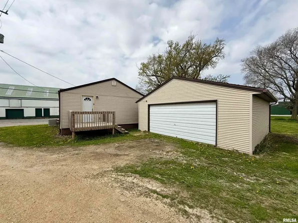 404 1st St, Lowden, IA 52255