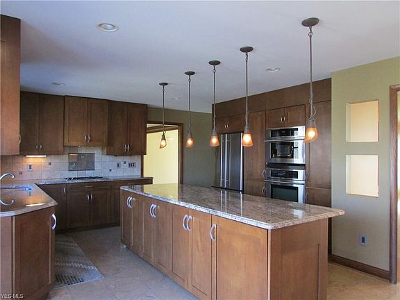 3rd image of 478 Countryside Dr