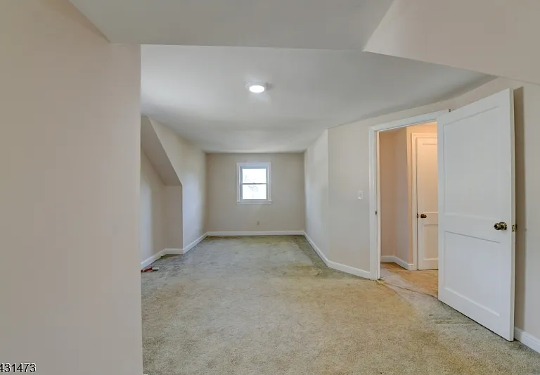 72 Colonial Dr — Photo 31