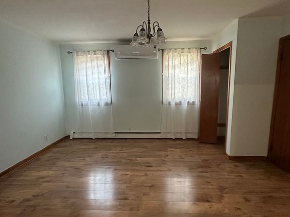 4th image of 372 Madeline Ave