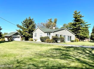 1202 E Chestnut St, Carthage, MO 64836