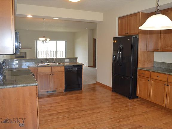 5th image of 303 Stillwater Creek Dr