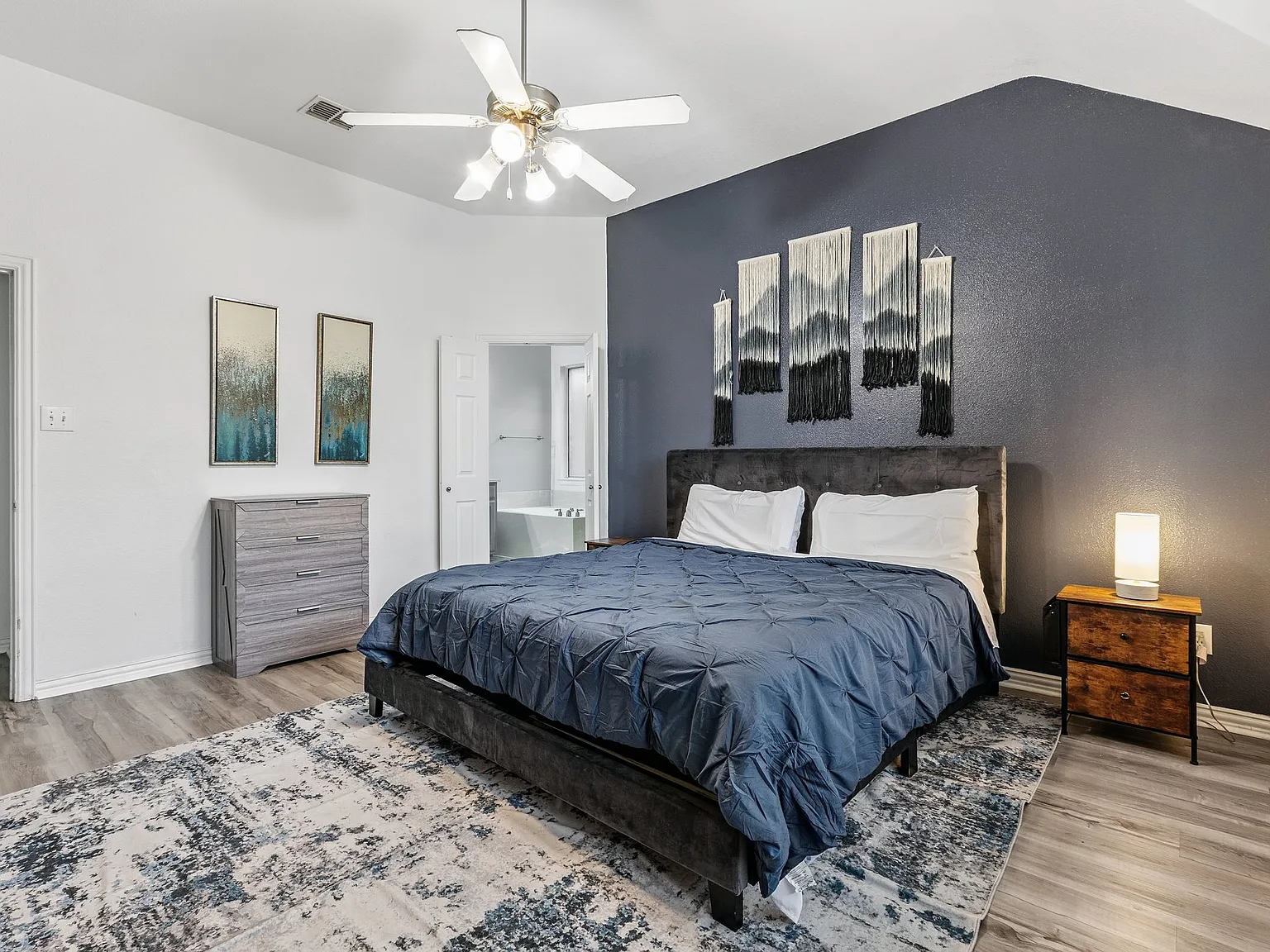 5 bed, 2498 sqft, $6,500 — Photo 4