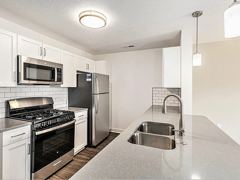 Eagle Ridge Apartment Homes — Photo 29