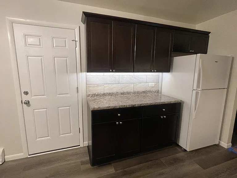 Kitchen Area w/ Additional Cabinet Space