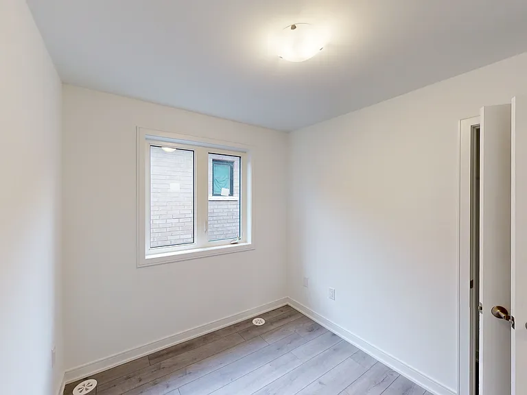126 Blue Forest Cres — Photo 30