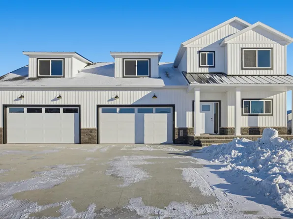 7448 16th St S, Fargo, ND 58104