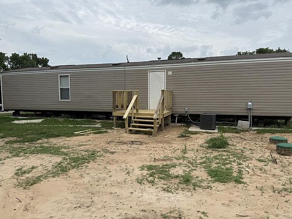 3rd image of 208 Overland Trl