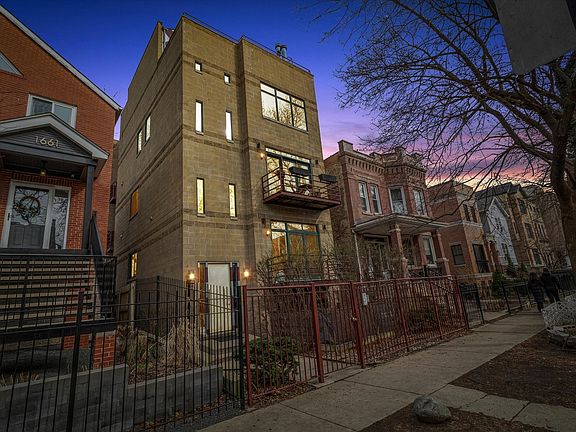 2nd image of 1659 N Oakley Ave APT 3