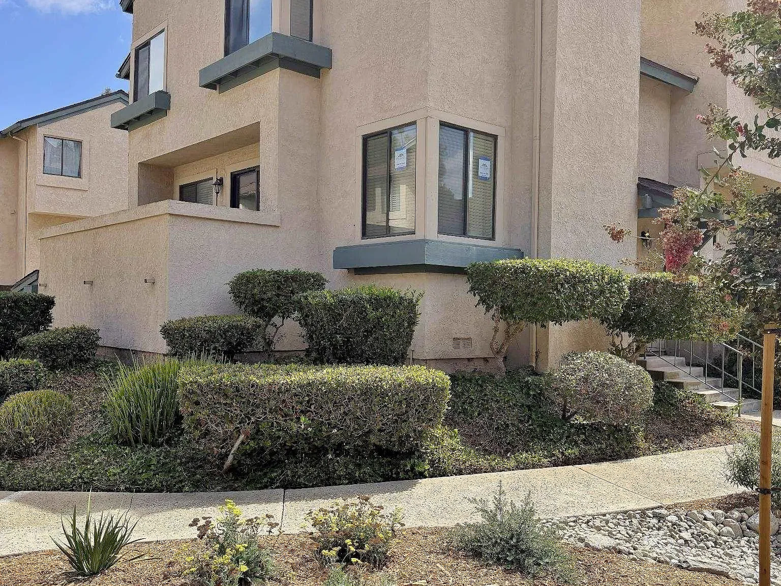 2 bed, 2.5 bath, 1341 sqft, $3,350 — Photo 2