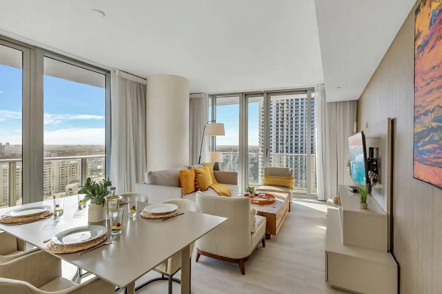 2 bed, 2.0 bath, 1097 sqft, $7,711 — Photo 2
