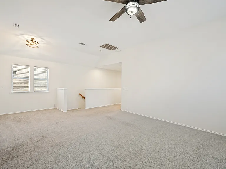 7086 Richmond Dr — Photo 17