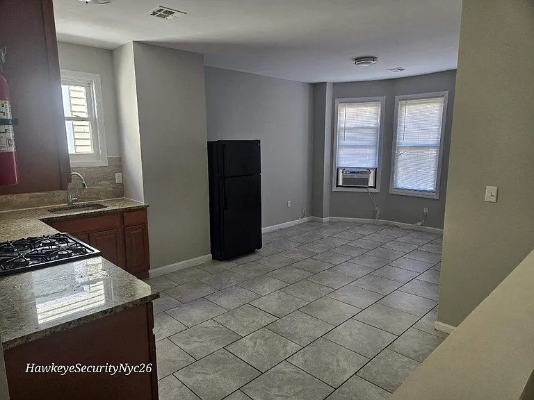 385 S 20th St — Photo 12