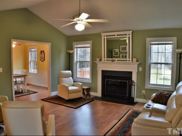 130 Camden Dr, Youngsville, NC 27596