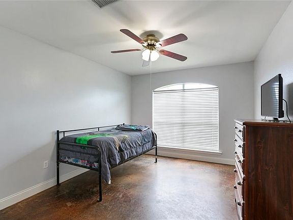 3rd image of 35923 Wilmington Ave
