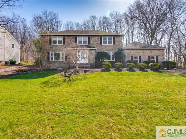 12 Woodgate Dr, Monmouth Junction, NJ 08852