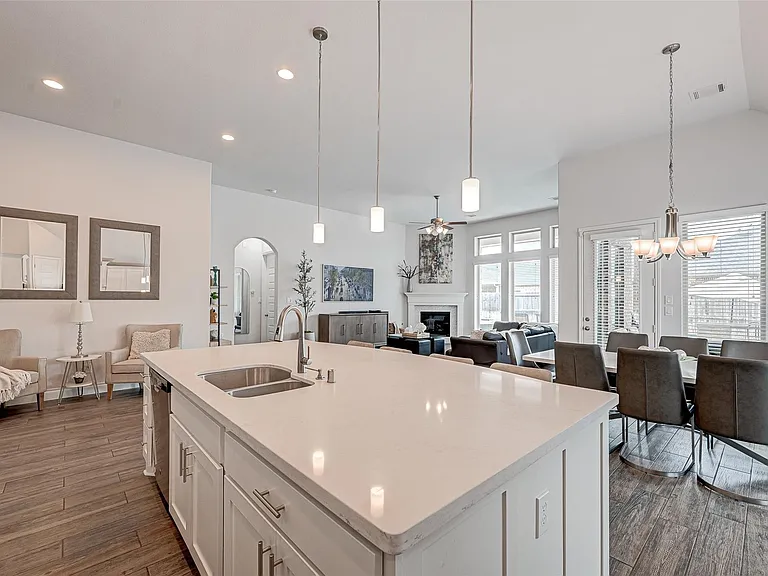 3510 Auburn Creek Cir — Photo 32