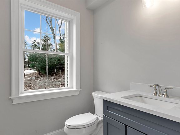 3rd image of 4 Weber Farm Rd #4