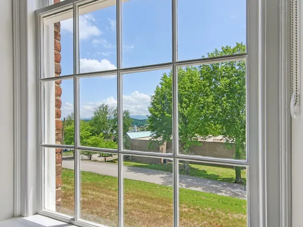 Dandridge School Lofts, 1105 Academy Cir #0B-1Ba, Dandridge, TN 37725