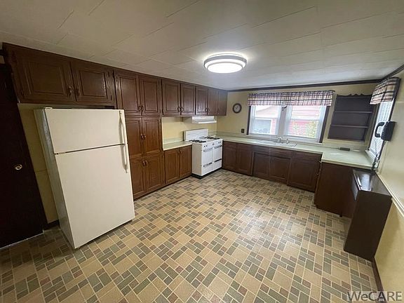 4th image of 401 W Sycamore St
