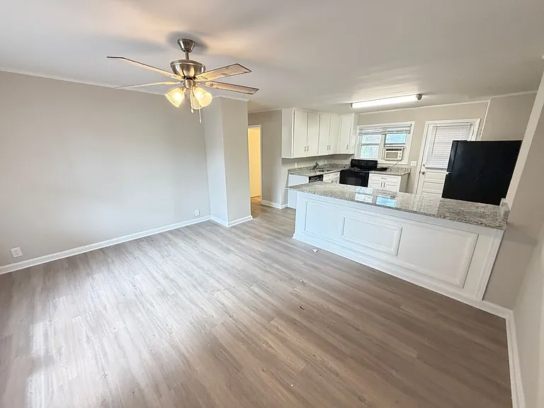 1404 Oakwood Ave — Photo 6