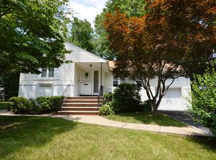 100 Twin Oaks Oval, Springfield, NJ 07081