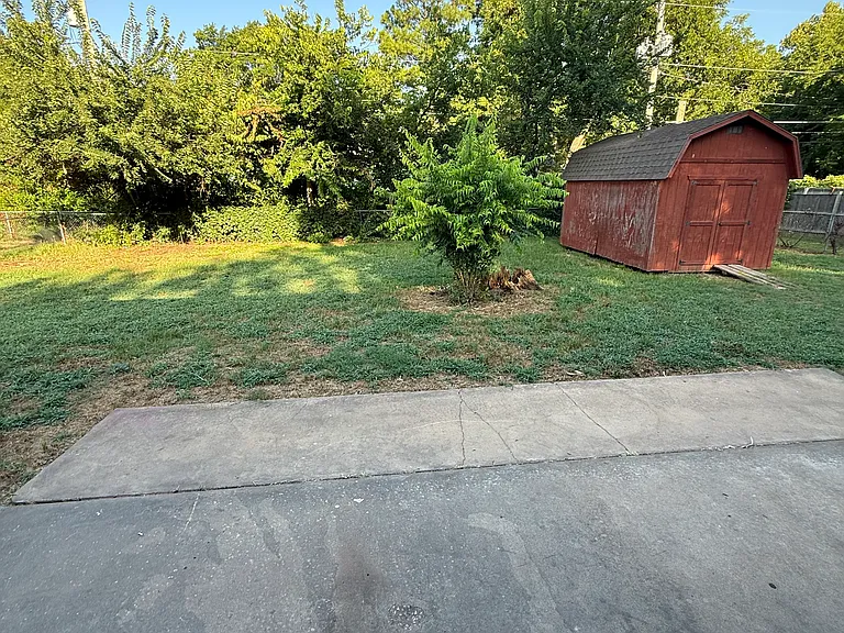 714 S Willis St — Photo 11