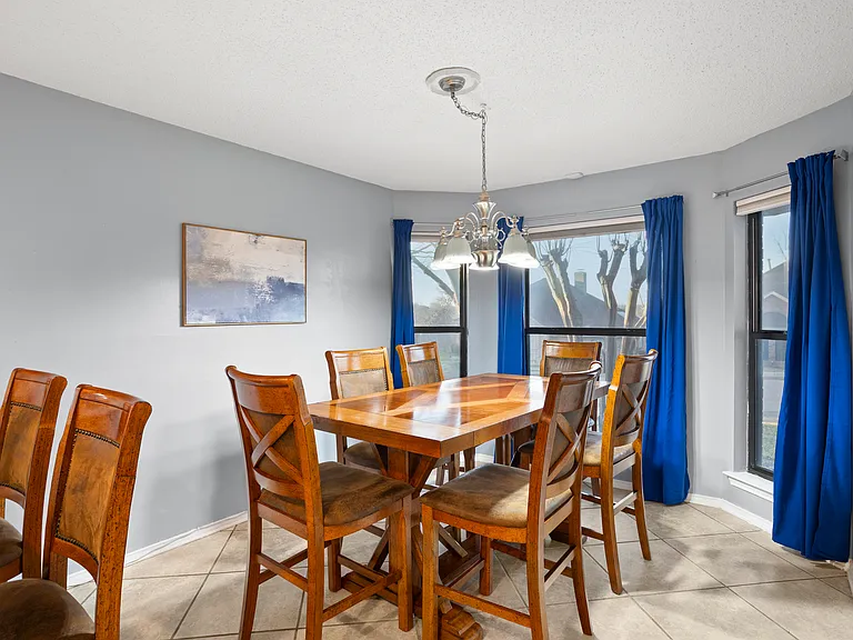 1424 Cobblestone Dr — Photo 7