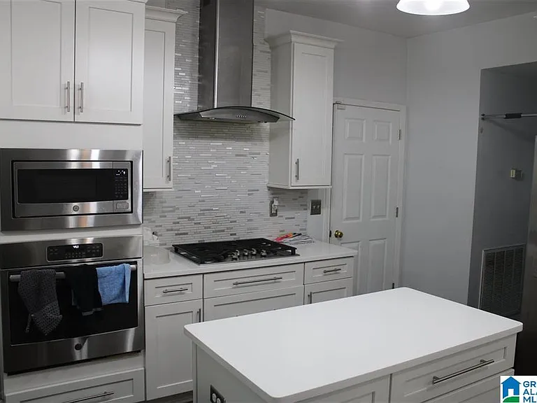 5501 Colony Ln — Photo 11