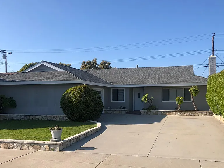 8431 Valencia Dr — Photo 1