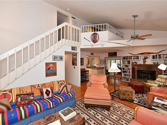 5th image of 4389 Iola Dr