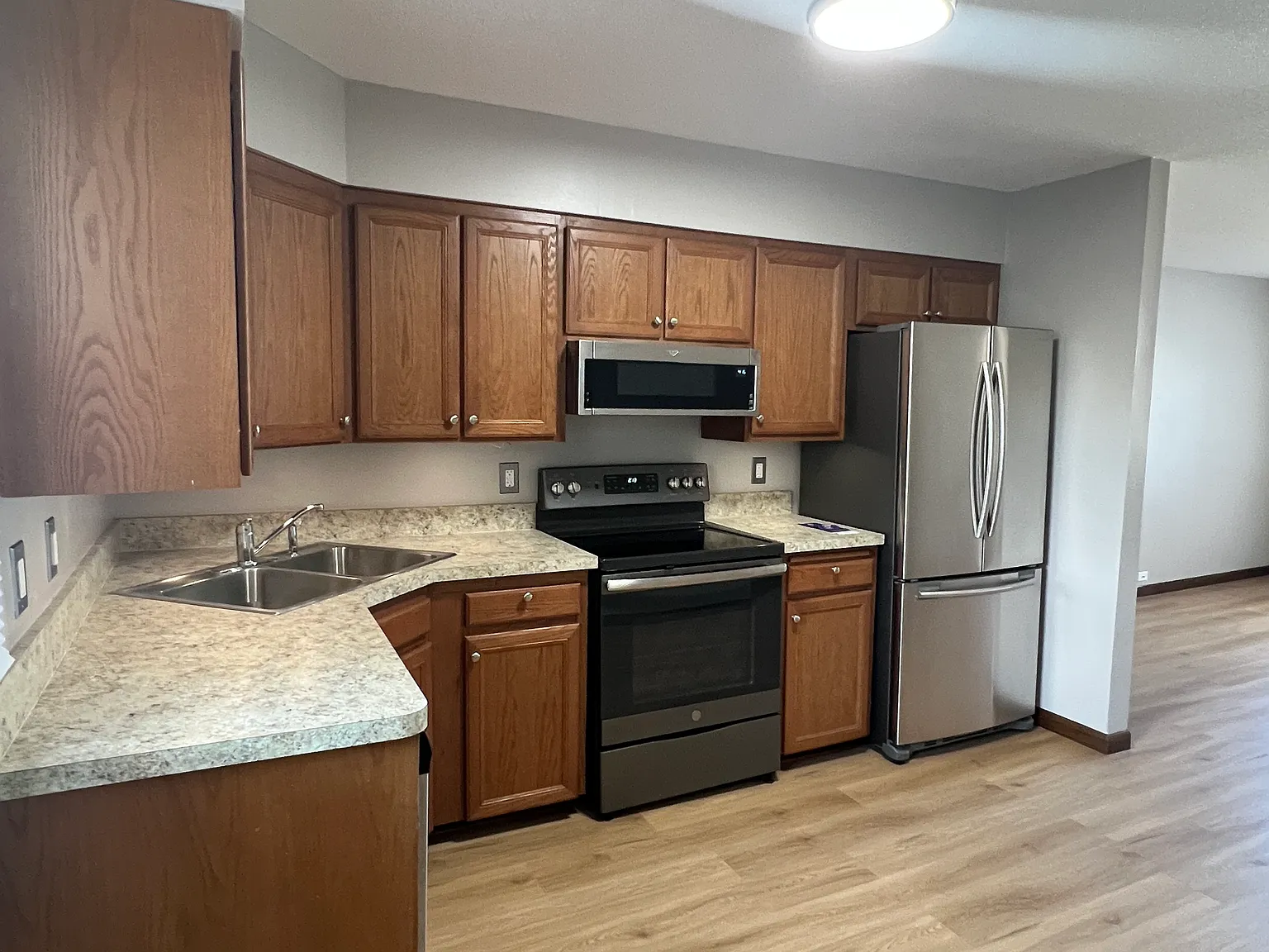 2 bed, 1680 sqft, $1,800 — Photo 3