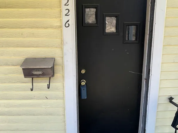 226 Lobinger Ave, Braddock, PA 15104