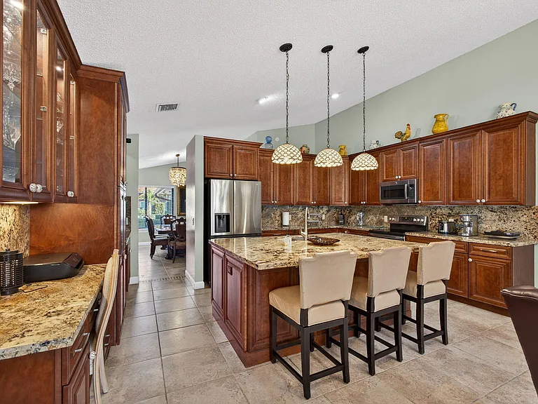 168 Thornton Dr — Photo 14