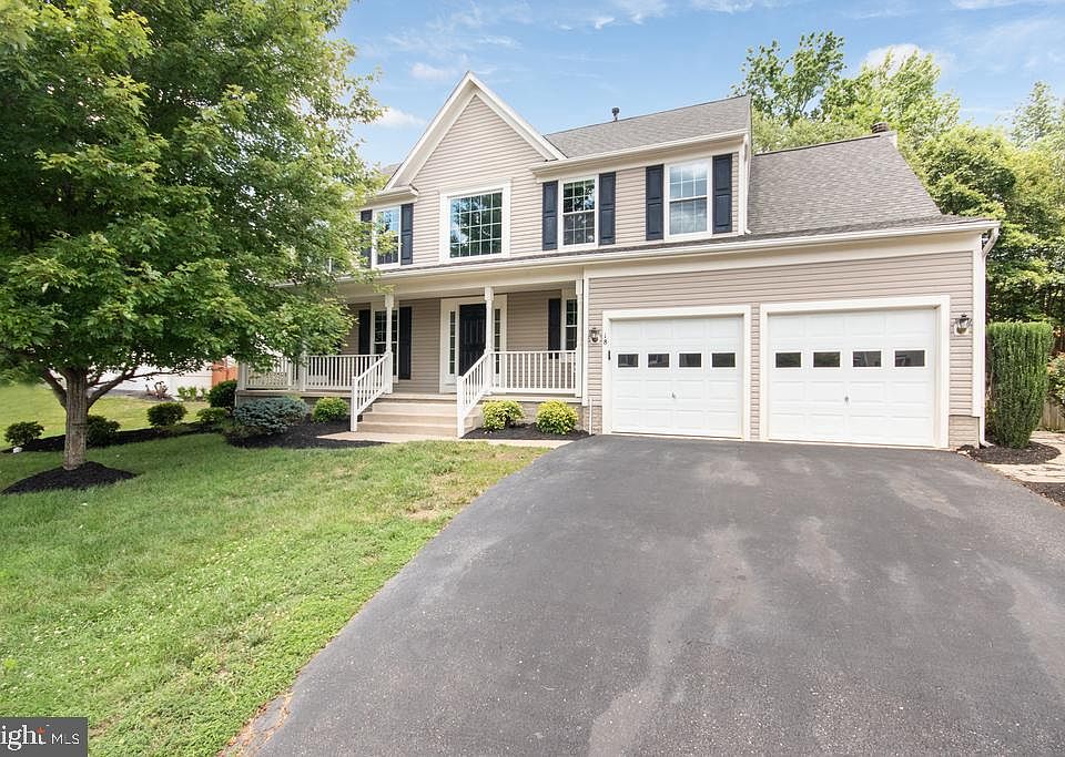 1st image of 18 Boulder Dr