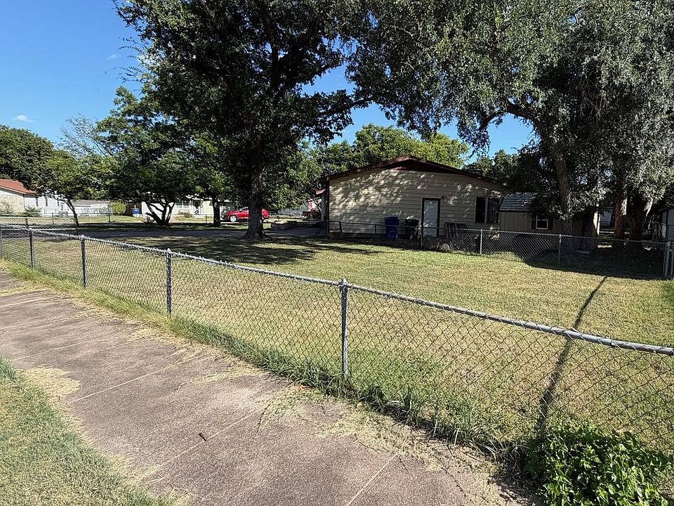 1st image of 2812 Live Oak Dr