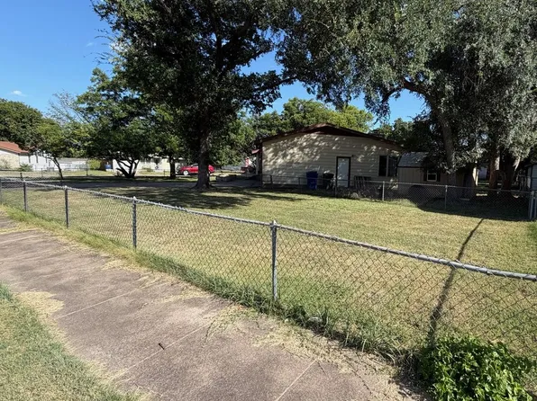 2812 Live Oak Dr, Copperas Cove, TX 76522