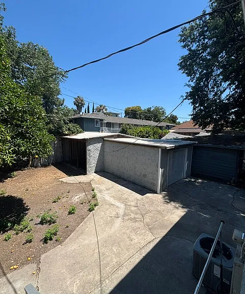 121 W Rose St — Photo 15