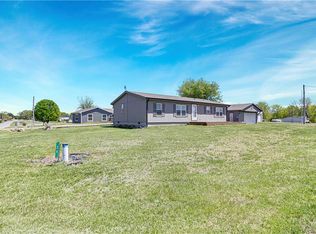 26 Forest Cottage Dr, Linn Valley, KS 66040