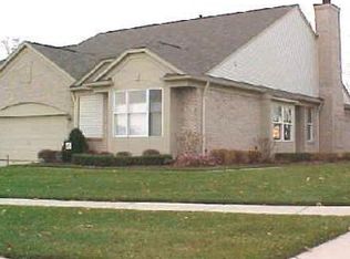 1196 Rock Valley Dr #36, Rochester, MI 48307