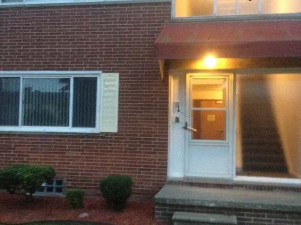 21708 E Eleven Mile Rd, Saint Clair Shores, MI 48081