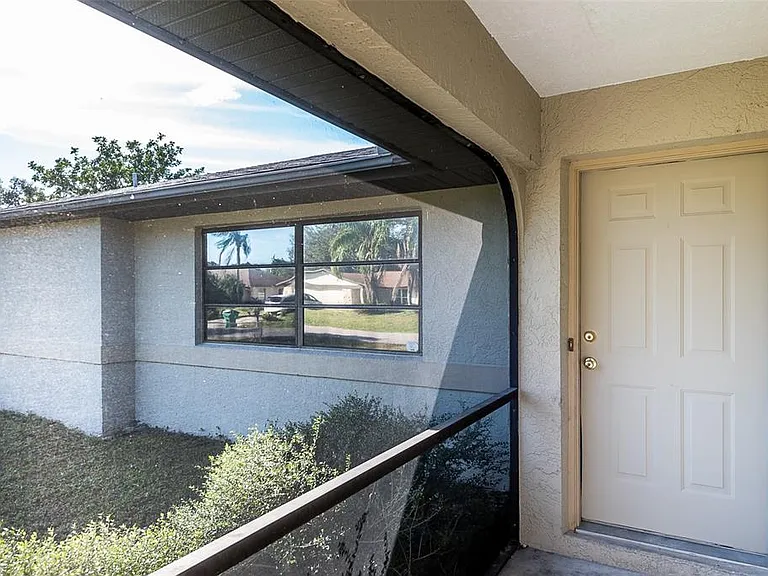 838 Jarvis St — Photo 3