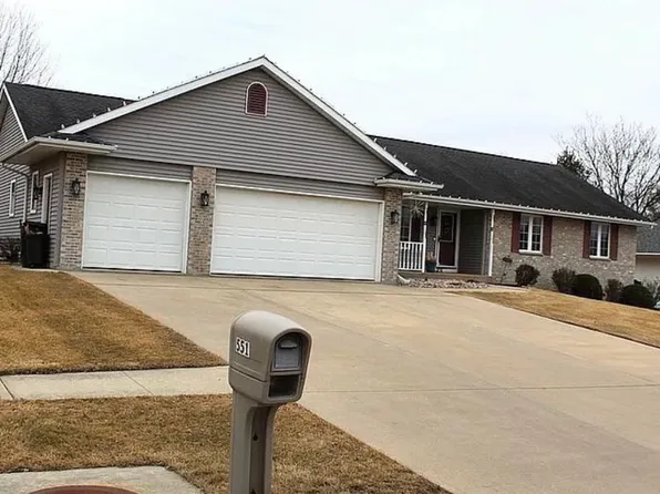 551 Barley Ridge Trl, Freeport, IL 61032