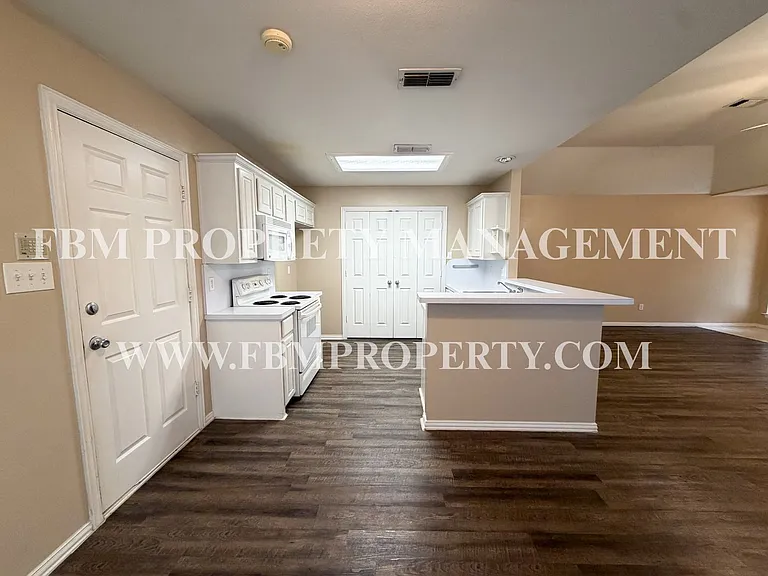 19 Country Club Place - 3 Bedroom, 2 Bathroom Home in Waxahachie, TX! — Photo 6