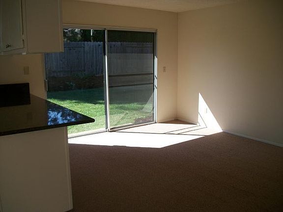 748 La Cruz Ln