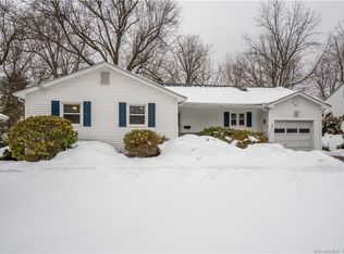 11 Fox Meadow Ln, West Hartford, CT 06107