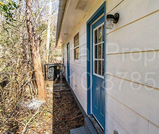 4th image of 826B Cherokee Ave
