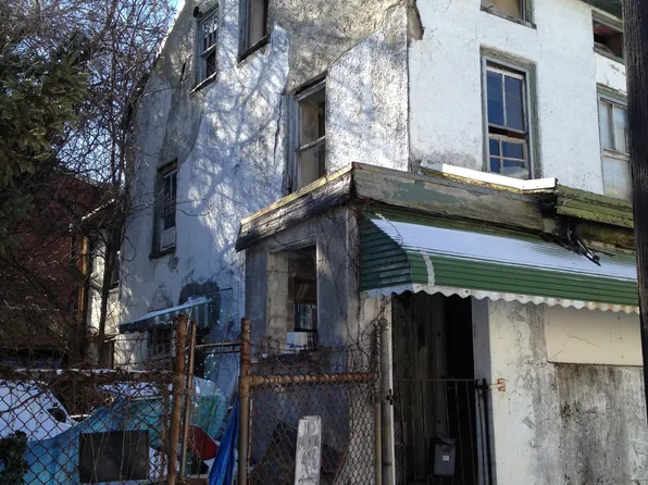 5556 Devon St, Philadelphia, PA 19138